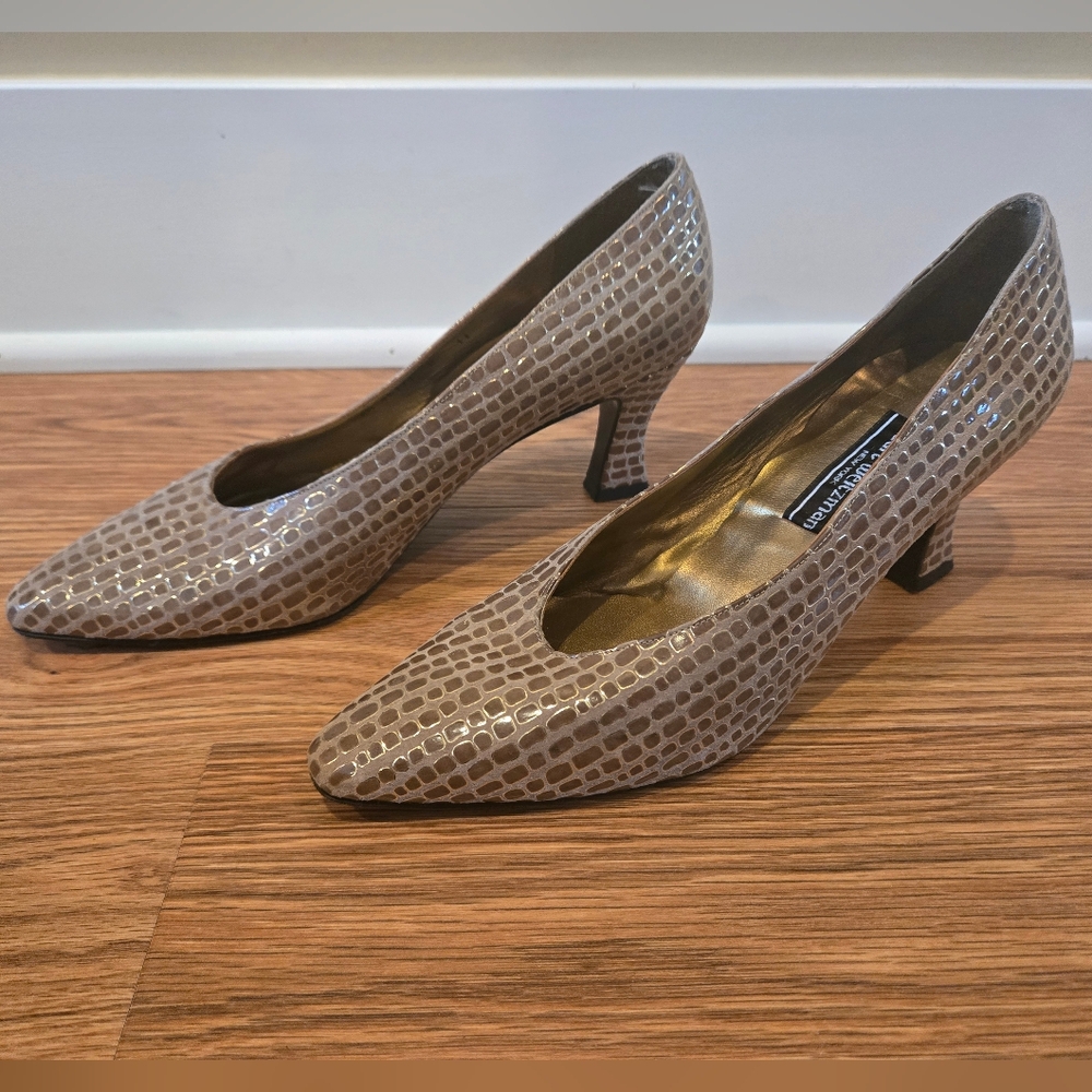 Stuart Weitzman Brown Gold Block Heel Shoes Pumps with Pebble Texture - Picture 1 of 7